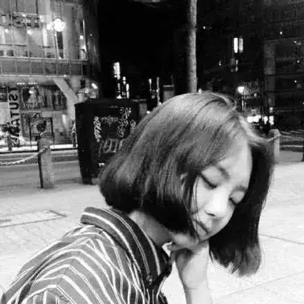女生头像黑白侧脸短发我