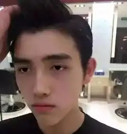 她曾是内地第一美女,嫁大16岁名导退出娱乐圈,结婚生子后的陈红如今幸福美满