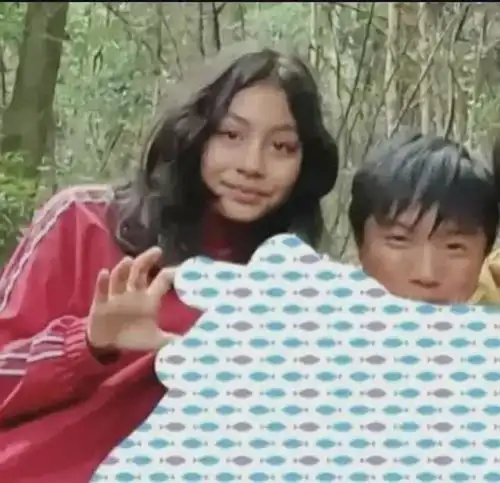 45岁刘烨儿女颜值惊人女儿似芭比女神,儿子似教科书人物