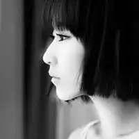 我像个路人看着你走伤感的唯美女生qq头像