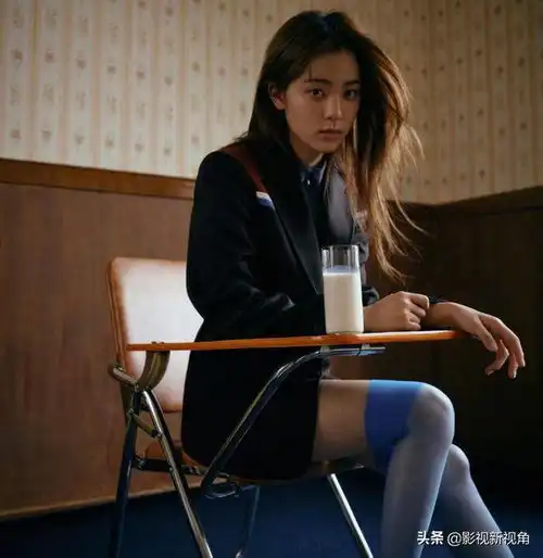 21岁欧阳娜娜拍封面照,用乳白液体表达纯与欲,氛围感十足