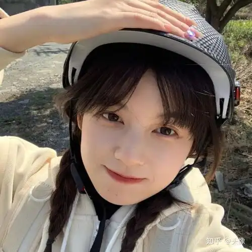 很丧的女生微信头像真人