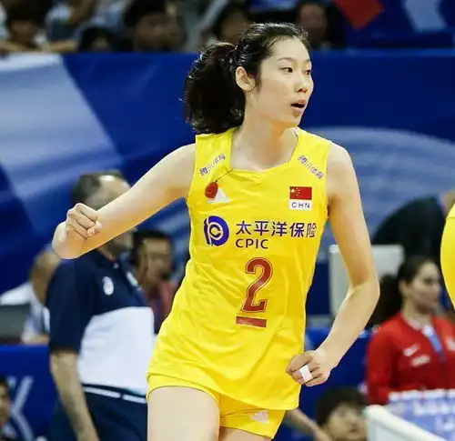 奥运冠军朱婷身上纹身被球迷看见了她该不该洗掉纹身呢