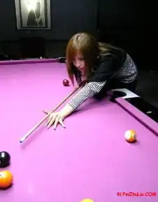 关于漂亮的打台球的情侣头像