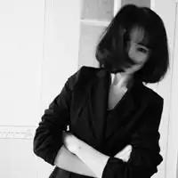 弹钢琴的女孩背影图片长发唯美微信头像图片大全