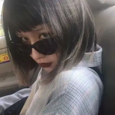 女生戴眼镜头像人生苦短还好我甜