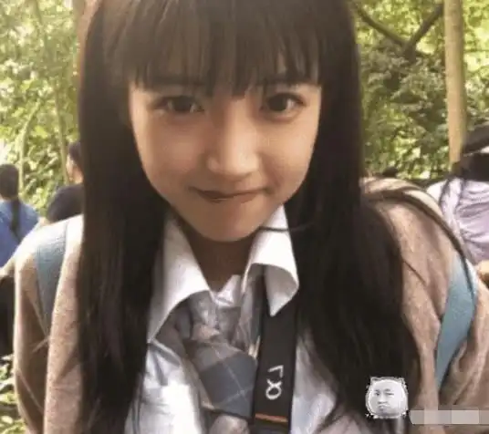 害羞女孩图片头像剪刀手