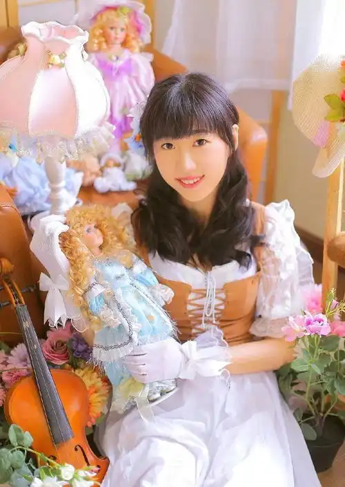 蕾丝私房内的文艺清新美少女安静
