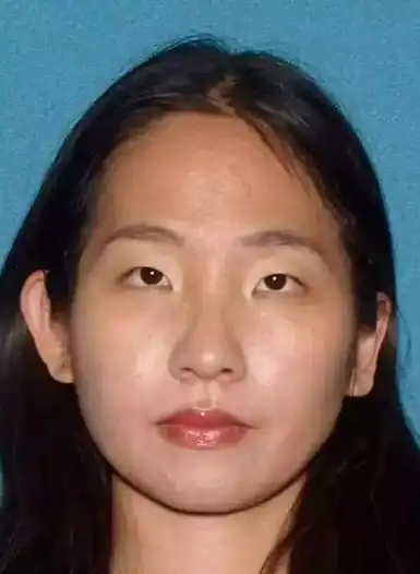 可怕美国华裔女子亲手掐死一双儿女三度接受专家心理评估