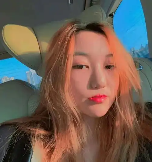 李嫣放飞自我,16岁晒泳装照,李亚鹏忙于照顾老婆坐月子
