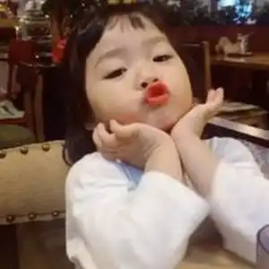 萌萌的可爱短发小女孩微信头像9