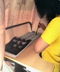 遇车祸的女子被丈夫当场抛弃,高位瘫痪却不放弃,生活越发美丽