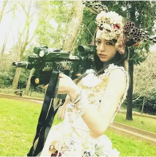 美女头像真人版伤感宅男