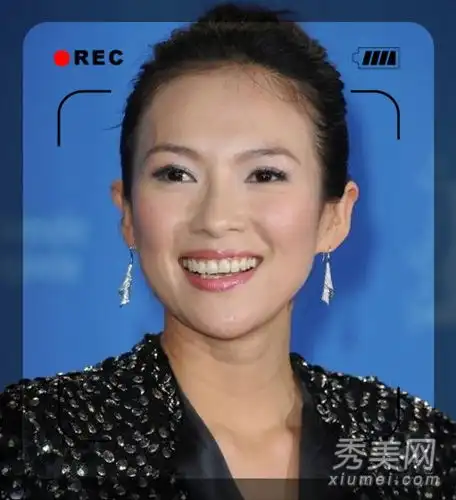 从新年杂志的大片看女演员的顶级时尚化妆品