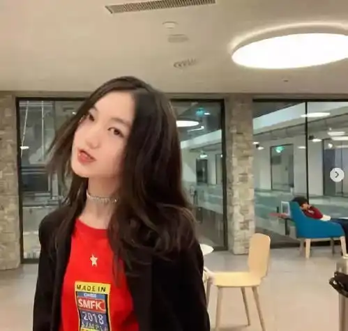 13岁头像女可爱自然李嫣