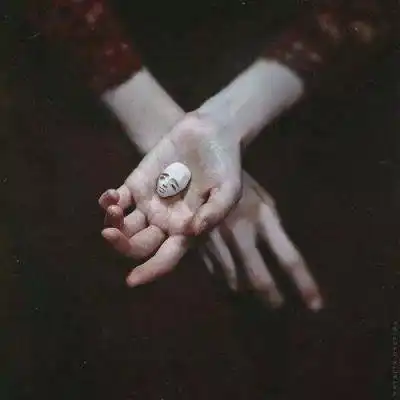 特别丧的女生头像血腥恐怖头像吓死人不偿命