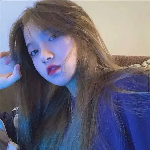 2020.12.6看起来有点丧的女生头像