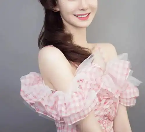 粉红头像女生戚薇