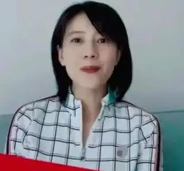 国民女神高圆圆怀孕后,淡妆出镜,标志性的中长发温柔又好看