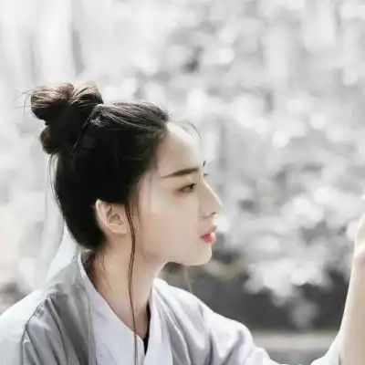 黑白女生头像唯美气质古