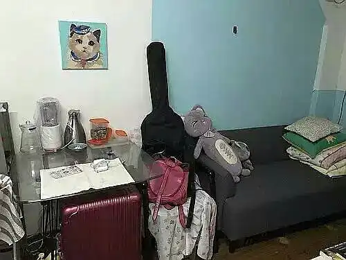 已租1600月,押一付二,独立一居室带卫生间,8号...