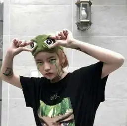 最近火了绿色女生头像听说绿色很原谅,转头一想确实如此
