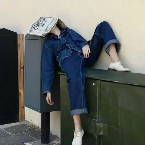 有没有那种乍一看画风很明朗,细看却很阴暗的头像或图片