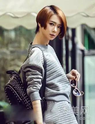 爱情归来戚薇的发型短发征服职场