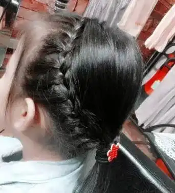 小女孩这样扎头发太美了,最后一个胜在脑洞网友,女儿在哪领