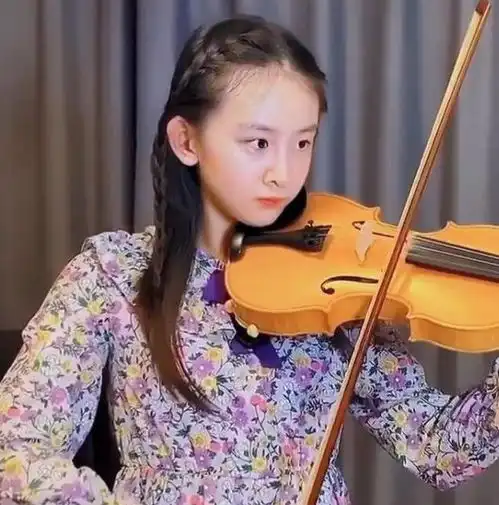 太早熟田亮女儿出席活动,12岁身高近170,网友女版田亮