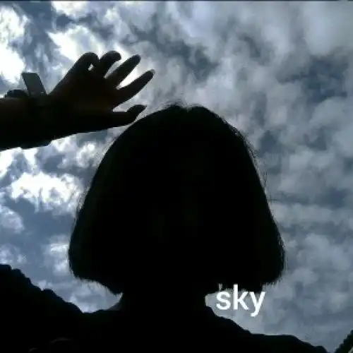 唯美干净天空女生头像