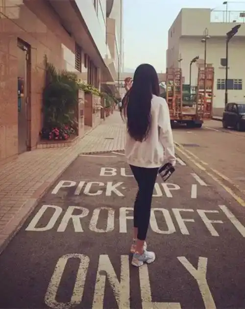 旅行照还得这么拍拜拜,剪刀手