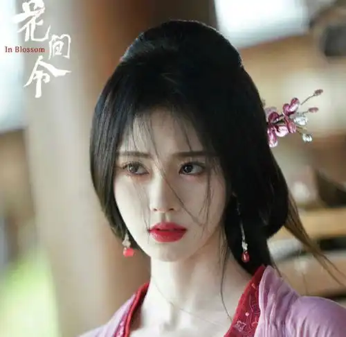 演啥都像自己,网红妆焊在脸上,30岁的鞠婧祎为啥不肯放过观众