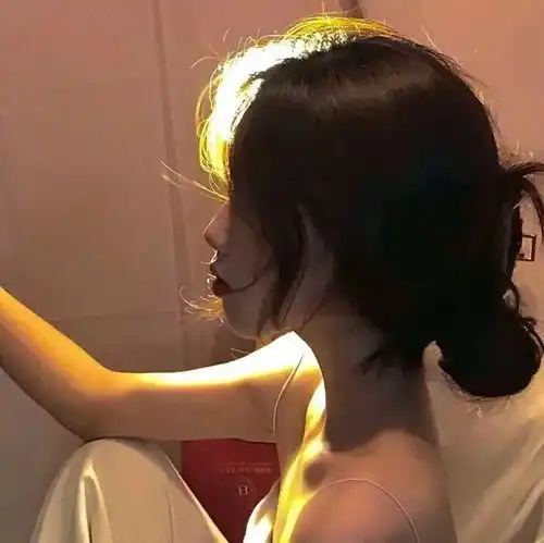 你有多久没刷到这种干净的文案了