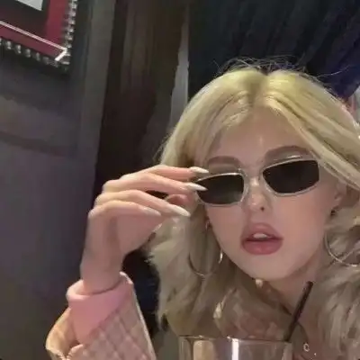 神仙女头你在听什么歌心里又在想什么人