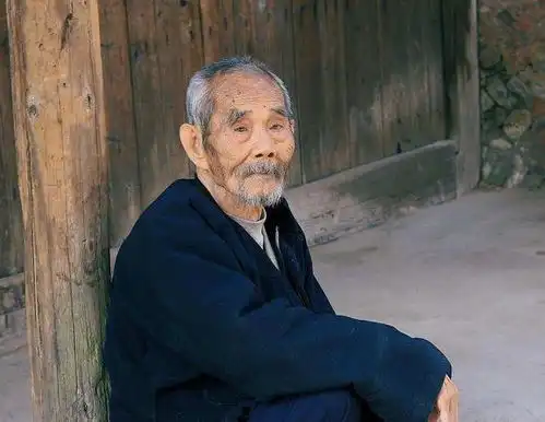 有人说不要随便把父母接到身边来,否则是两家人受罪,你咋看