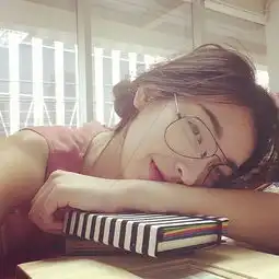 qq皮肤现在太早别说的太好听让我迷途不知往返.女生网络红人