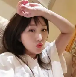 48岁杨钰莹晒最新美照,经历过风波后的她,复出成功,如今美艳似少女