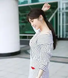 杨丞琳穿条纹裙少女感十足捂脸微笑好害羞