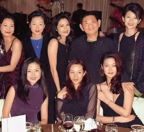 45岁成亿万富翁,花20亿泡妞,黄任中没有女人我吃不下饭