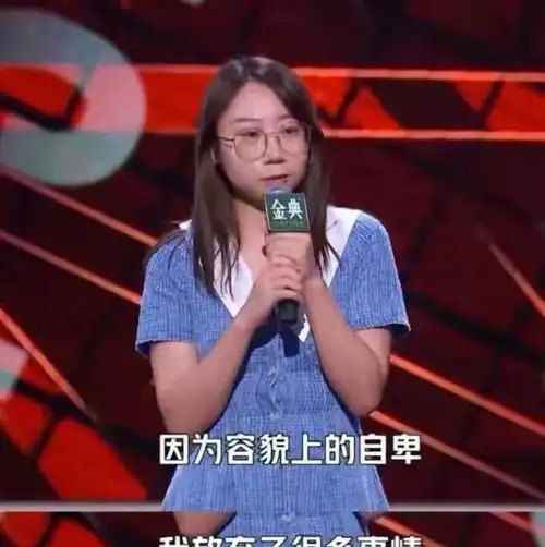 楼兰美女和干尸二号脱口秀大会,给许知远写稿的丧女孩火了