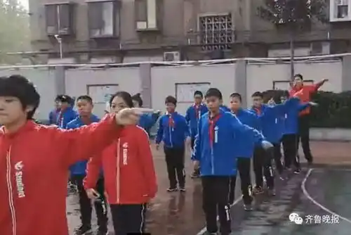 六年级女生身高2米1同学称长了6年都没她一年级高
