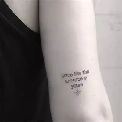 女生手臂纹身头像简约范的英文字母小纹身图片9p