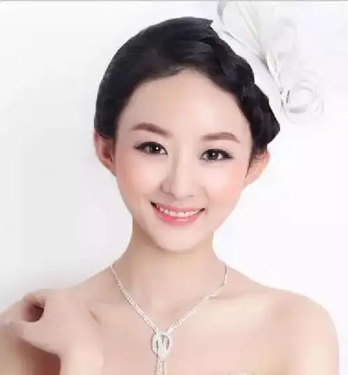 赵丽颖出身农民家庭,曾庆幸自己生得不像农村人,如今大方承认