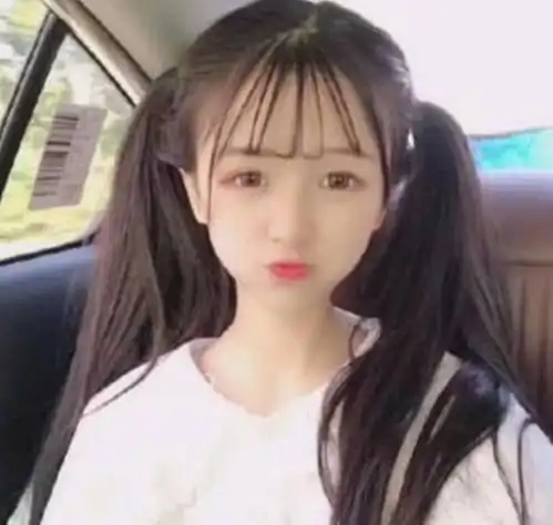 杨清柠妈妈颜值逆天,但允恩母亲更厉害,网友少妇和女人的区别