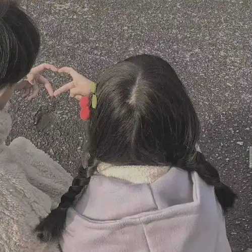 情侣头像丨你住在光里,带着星和月的气息