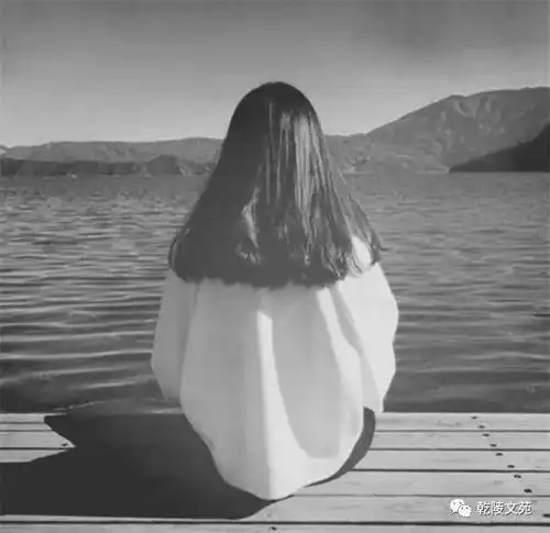 qq头像孤独寂寞动漫女
