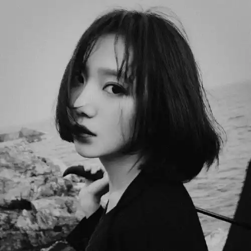 短发头像女生高冷墙纸丫