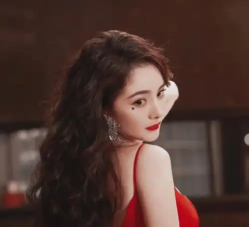 港风美女的头像杨幂