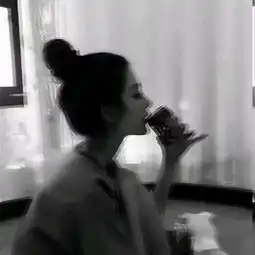伤感孤单黑白女生头像痴情有罪我来背